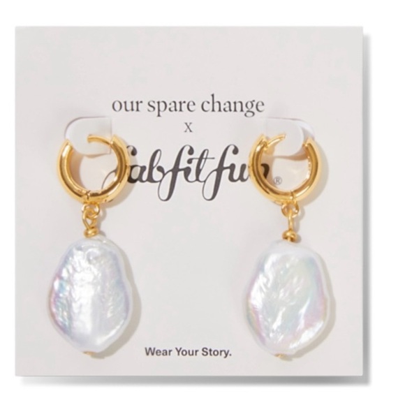 OUR SPARE CHANGE~FRESHWATER PEARL 18K GOLD HUGGIE EARRINGS~NEW WITH TAGS & BAG - Picture 9 of 16